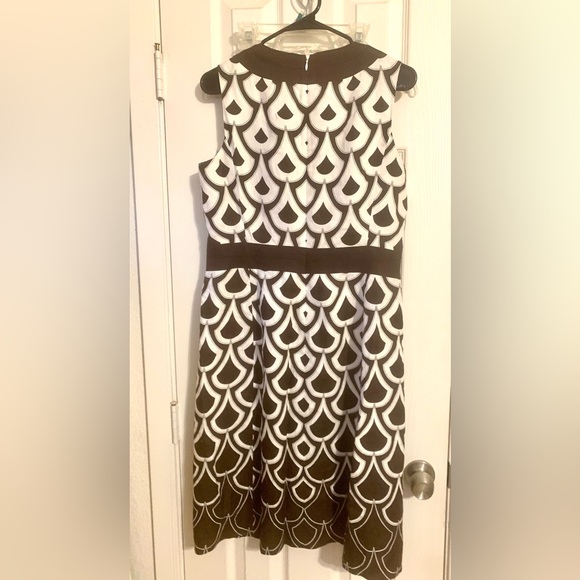 Dress - Picture 2 of 5